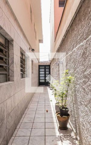 Casa à venda com 300m², 4 quartos e 2 vagas Casa à venda com 300m², 4 quartos e 2 vagasÁrea externa