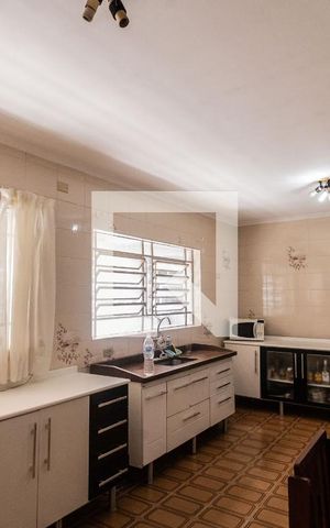 Casa à venda com 300m², 4 quartos e 2 vagas Casa à venda com 300m², 4 quartos e 2 vagasCozinha