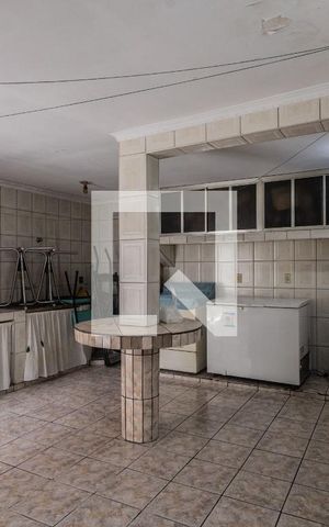 Casa à venda com 300m², 4 quartos e 2 vagas Casa à venda com 300m², 4 quartos e 2 vagasÁrea de Serviço