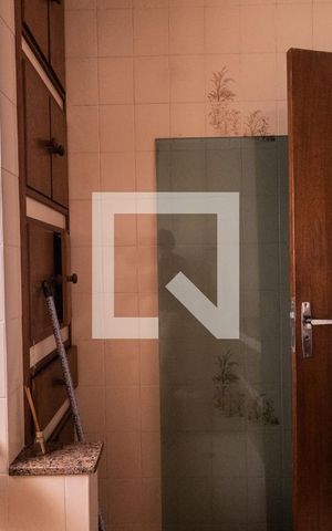Casa à venda com 300m², 4 quartos e 2 vagas Casa à venda com 300m², 4 quartos e 2 vagasBanheiro Social