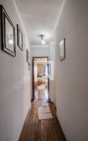 Casa à venda com 300m², 4 quartos e 2 vagas Casa à venda com 300m², 4 quartos e 2 vagasCorredor