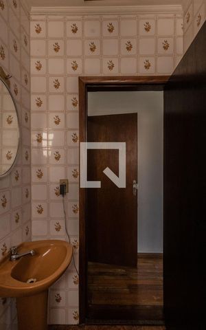 Casa à venda com 300m², 4 quartos e 2 vagas Casa à venda com 300m², 4 quartos e 2 vagasSuite