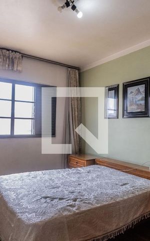 Casa à venda com 300m², 4 quartos e 2 vagas Casa à venda com 300m², 4 quartos e 2 vagasSuite