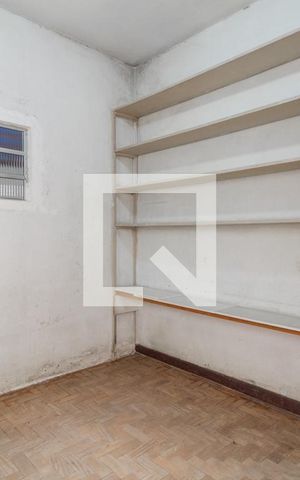 Casa à venda com 304m², 4 quartos e 5 vagas Casa à venda com 304m², 4 quartos e 5 vagasQuarto de Serviço