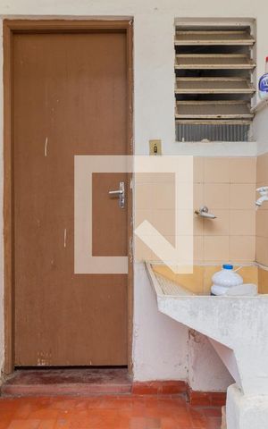 Casa à venda com 304m², 4 quartos e 5 vagas Casa à venda com 304m², 4 quartos e 5 vagasÁrea de Serviço