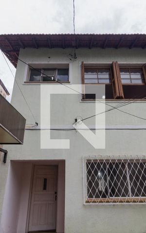 Casa à venda com 304m², 4 quartos e 5 vagas Casa à venda com 304m², 4 quartos e 5 vagasFachada