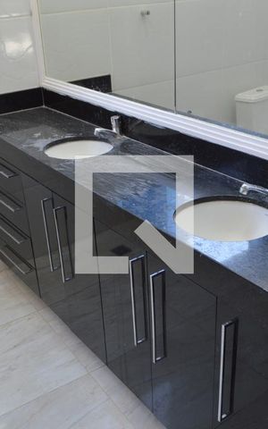 Casa de condomínio para alugar com 300m², 3 quartos e 2 vagasBanheiro da Suíte 1