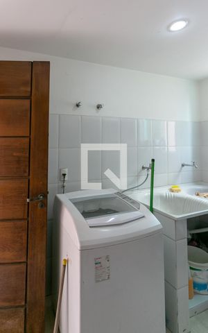 Casa à venda com 245m², 3 quartos e 3 vagas Casa à venda com 245m², 3 quartos e 3 vagasÁrea de Serviço