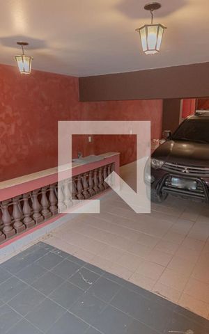 Casa à venda com 700m², 8 quartos e 6 vagas Casa à venda com 700m², 8 quartos e 6 vagasgaragem