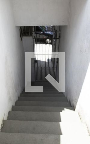 Casa para alugar com 50m², 2 quartos e sem vaga Casa para alugar com 50m², 2 quartos e sem vagaescada - Entrada