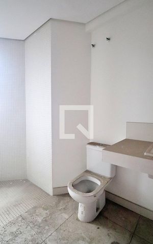 Apartamento à venda com 275m², 4 quartos e 4 vagasBanheiro da Suíte 2