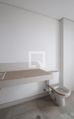 Apartamento à venda com 275m², 4 quartos e 4 vagasBanheiro da Suíte 3