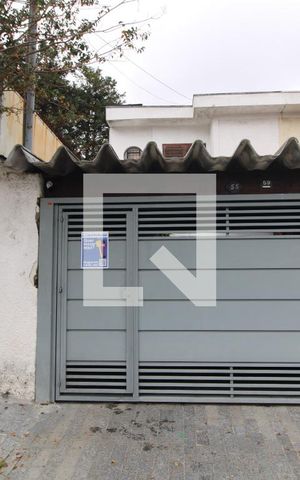 Casa para alugar com 60m², 1 quarto e sem vagaFachada frente da casa principal