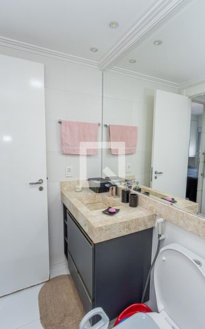 Apartamento à venda com 65m², 2 quartos e 1 vaga Apartamento à venda com 65m², 2 quartos e 1 vagaBanheiro Social