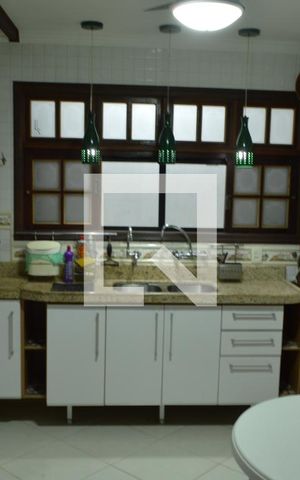 Casa à venda com 454m², 5 quartos e 2 vagasCozinha 