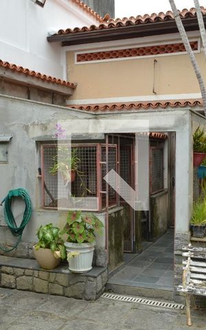 Casa à venda com 454m², 5 quartos e 2 vagasCanil