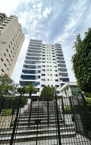 Apartamento para alugar com 260m², 3 quartos e 4 vagasFachada