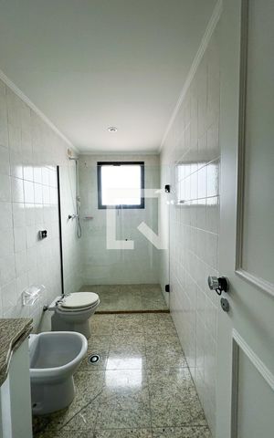 Apartamento para alugar com 260m², 3 quartos e 4 vagasBanheiro da Suíte 1