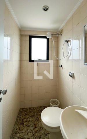 Apartamento para alugar com 260m², 3 quartos e 4 vagasBanheiro de Serviço