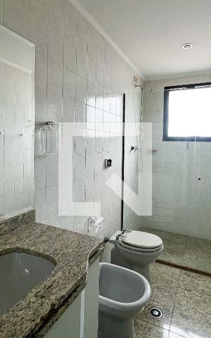 Apartamento para alugar com 260m², 3 quartos e 4 vagasBanheiro da Suíte 1