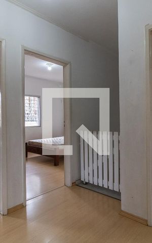 Casa à venda com 180m², 5 quartos e 2 vagas Casa à venda com 180m², 5 quartos e 2 vagasHall dos Quartos