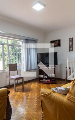 Casa à venda com 180m², 5 quartos e 2 vagas Casa à venda com 180m², 5 quartos e 2 vagasSala
