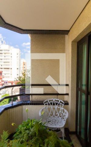 Apartamento à venda com 250m², 3 quartos e 4 vagas Apartamento à venda com 250m², 3 quartos e 4 vagasVaranda