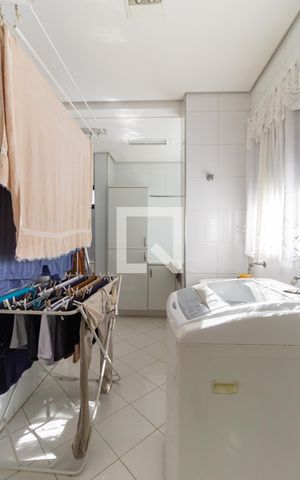Apartamento à venda com 250m², 3 quartos e 4 vagas Apartamento à venda com 250m², 3 quartos e 4 vagasLavanderia