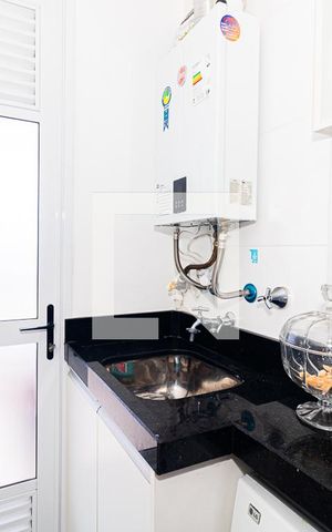 Apartamento à venda com 63m², 2 quartos e 1 vaga Apartamento à venda com 63m², 2 quartos e 1 vagaCozinha e Área de Serviço