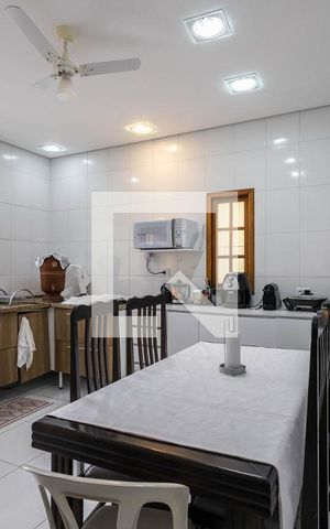 Casa para alugar com 330m², 4 quartos e 15 vagasCozinha