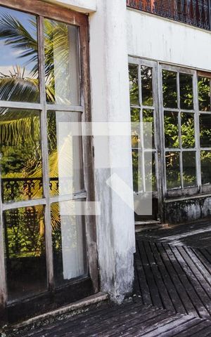 Casa à venda com 380m², 4 quartos e 5 vagas Casa à venda com 380m², 4 quartos e 5 vagasVaranda
