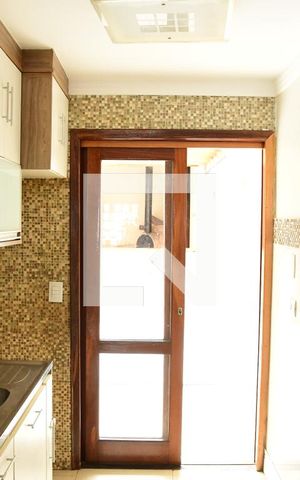 Casa para alugar com 155m², 2 quartos e 2 vagasCozinha