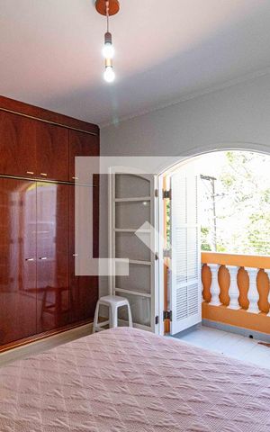 Casa à venda com 185m², 3 quartos e 2 vagas Casa à venda com 185m², 3 quartos e 2 vagasSuite