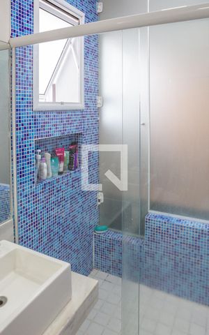 Casa à venda com 240m², 3 quartos e 2 vagas Casa à venda com 240m², 3 quartos e 2 vagasBanheiro da Suíte
