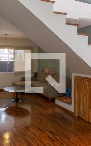 Casa à venda com 240m², 3 quartos e 2 vagas Casa à venda com 240m², 3 quartos e 2 vagasSala