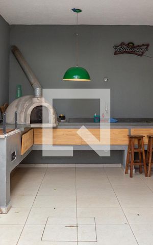 Casa à venda com 240m², 3 quartos e 2 vagas Casa à venda com 240m², 3 quartos e 2 vagasQuintal com Churrasqueira e Forno