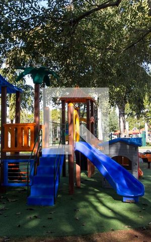 Casa de condomínio à venda com 540m², 5 quartos e 6 vagasÁrea comum - Playground