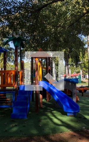 Casa de condomínio à venda com 540m², 5 quartos e 6 vagasÁrea comum - Playground