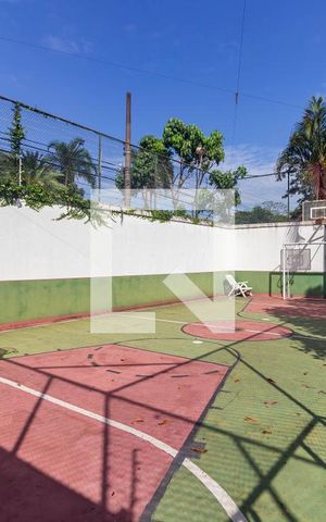 Casa à venda com 393m², 4 quartos e 6 vagas Casa à venda com 393m², 4 quartos e 6 vagasQuadra