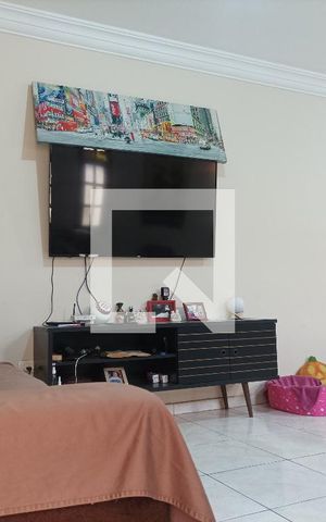 Casa à venda com 125m², 3 quartos e 2 vagas Casa à venda com 125m², 3 quartos e 2 vagasSala