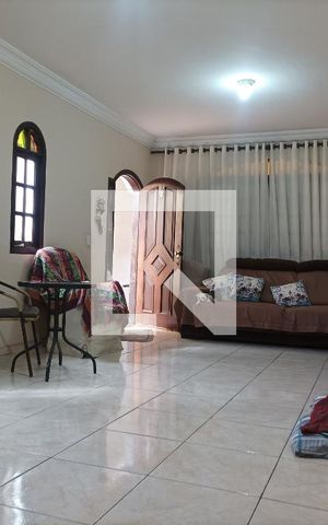 Casa à venda com 125m², 3 quartos e 2 vagas Casa à venda com 125m², 3 quartos e 2 vagasSala