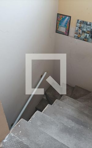 Casa à venda com 125m², 3 quartos e 2 vagas Casa à venda com 125m², 3 quartos e 2 vagasEscada