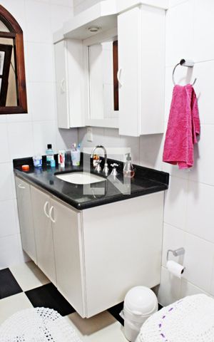 Casa à venda com 180m², 3 quartos e 3 vagasBanheiro da Suíte