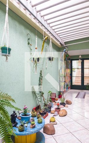 Casa à venda com 250m², 2 quartos e 3 vagas Casa à venda com 250m², 2 quartos e 3 vagasCorredor