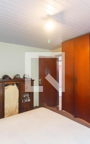 Casa à venda com 250m², 2 quartos e 3 vagas Casa à venda com 250m², 2 quartos e 3 vagasQuarto