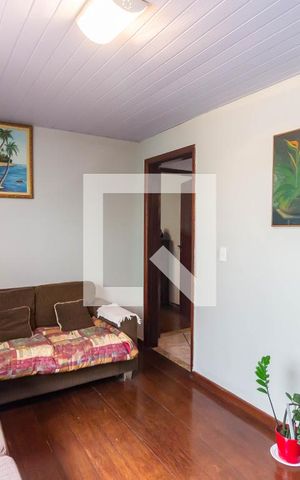 Casa à venda com 250m², 2 quartos e 3 vagas Casa à venda com 250m², 2 quartos e 3 vagasSala