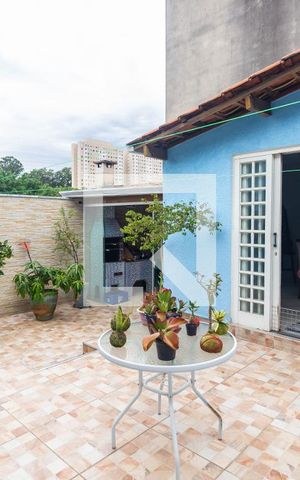 Casa à venda com 250m², 2 quartos e 3 vagas Casa à venda com 250m², 2 quartos e 3 vagasQuintal