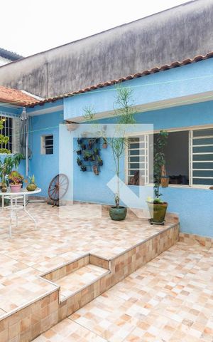 Casa à venda com 250m², 2 quartos e 3 vagas Casa à venda com 250m², 2 quartos e 3 vagasQuintal
