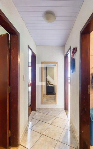Casa à venda com 250m², 2 quartos e 3 vagas Casa à venda com 250m², 2 quartos e 3 vagasCorredor