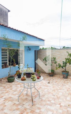 Casa à venda com 250m², 2 quartos e 3 vagas Casa à venda com 250m², 2 quartos e 3 vagasQuintal